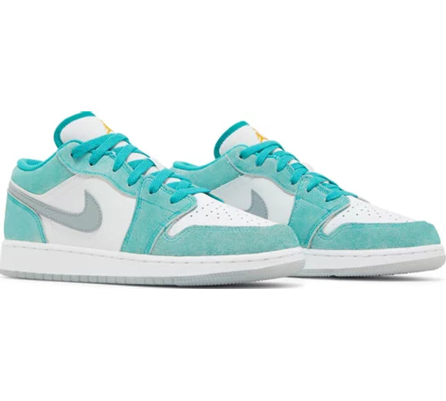 Nike Grade School Womens Air Jordan 1 Low SE Sneakers - 'New Emerald'