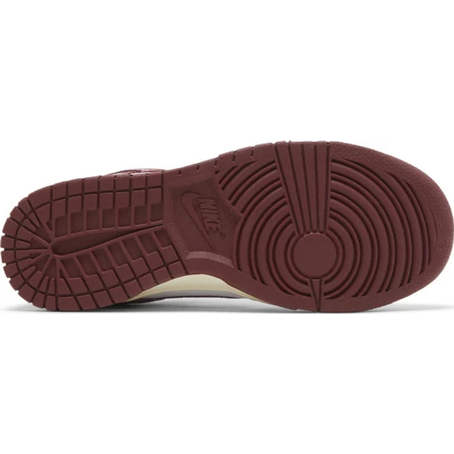 Wmns Dunk Low Premium 'Vintage Red'