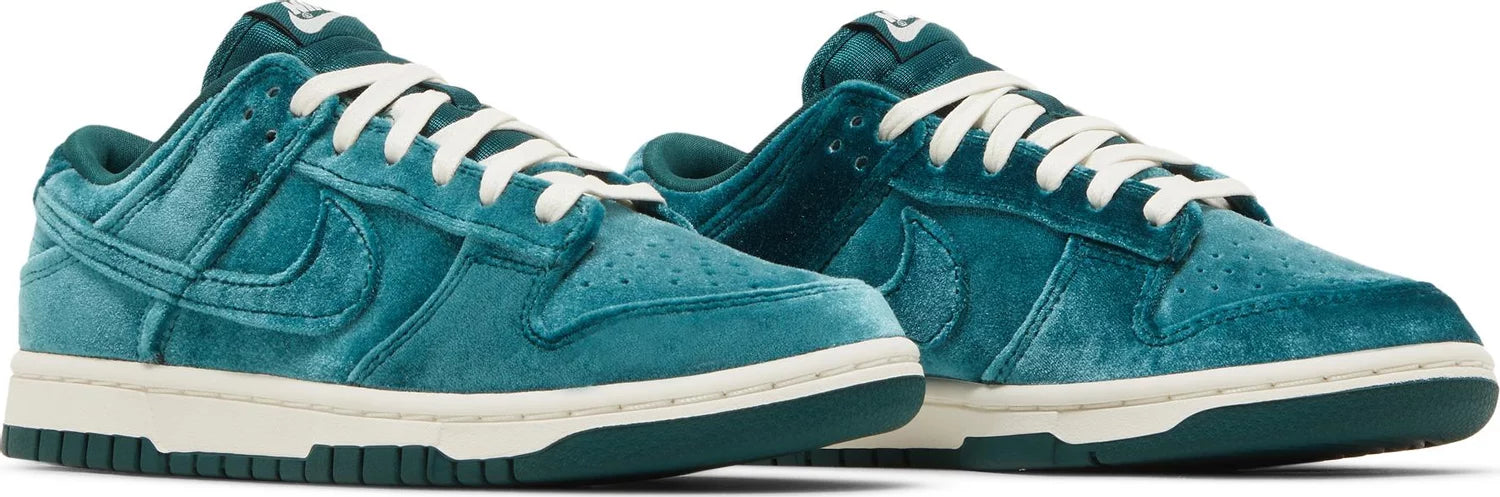 Wmns Dunk Low Green Velvet SOLESTREET