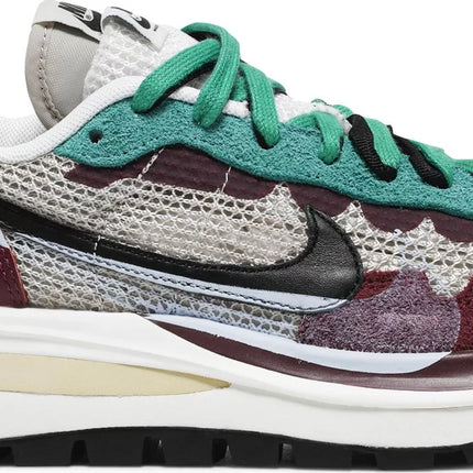 Nike Mens Sacai x VaporWaffle SP Sneakers - 'Villain Red'