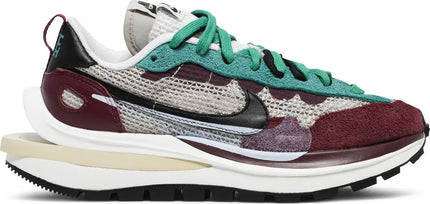 Nike Mens Sacai x VaporWaffle SP Sneakers - 'Villain Red'