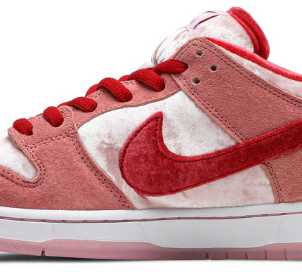 Nike Mens StrangeLove x Dunk Low SB Sneakers - 'Valentine's Day' Special Box