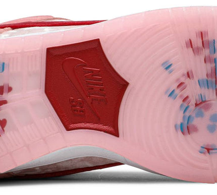 Nike Mens StrangeLove x Dunk Low SB Sneakers - 'Valentine's Day' Special Box